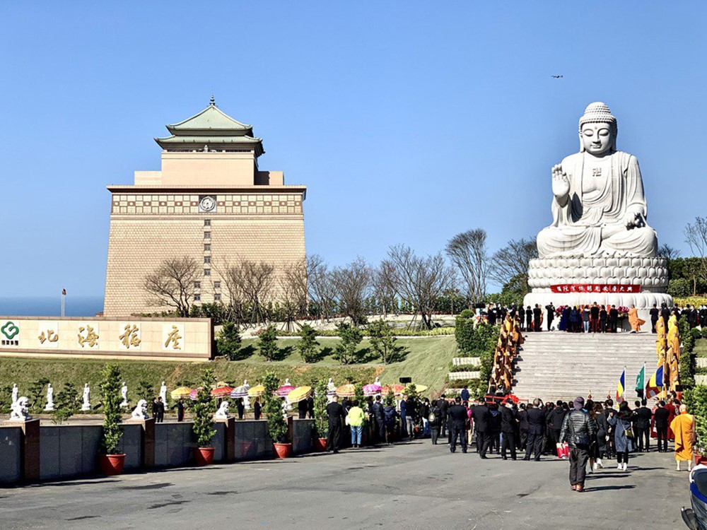 國寶集團1月30日為旗下北海福座舉行「彌陀聖像開光安座暨鐘樓落成啟用大典」，過程殊勝莊嚴。