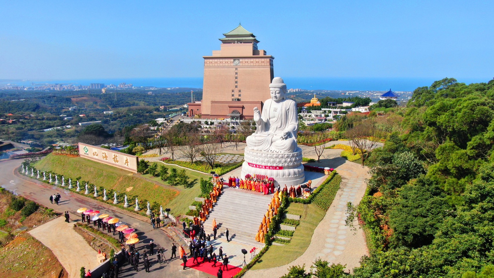 國寶集團1月30日為旗下北海福座舉行「彌陀聖像開光安座暨鐘樓落成啟用大典」，過程殊勝莊嚴。